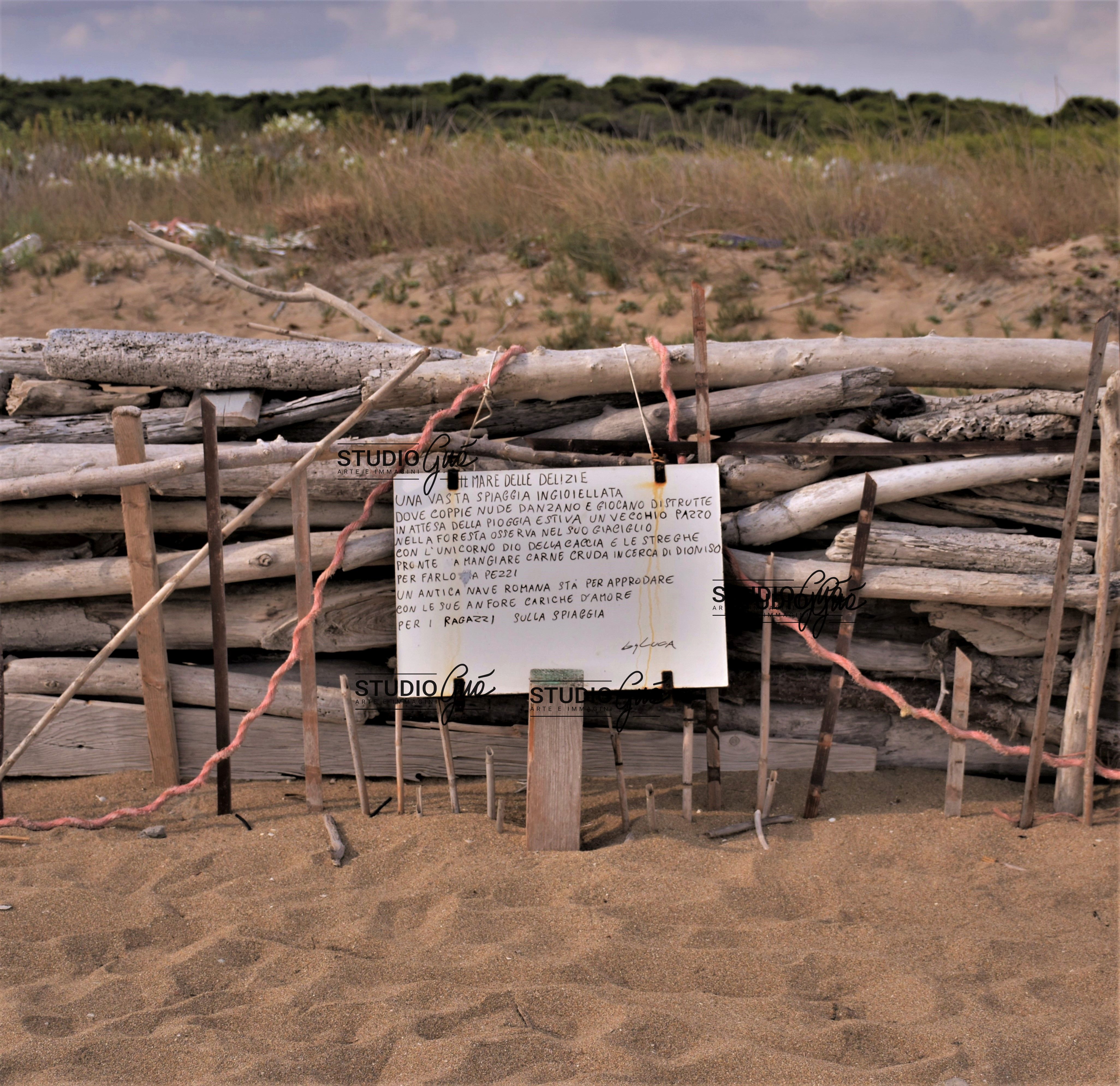 CARTELLO SULLA SPIAGGIA